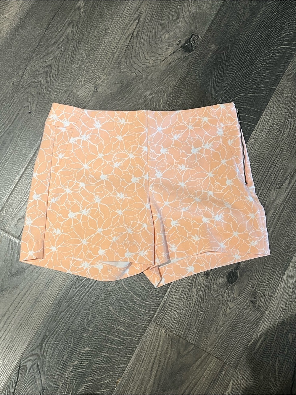 Banana Republic Peach Floral Tailored Fit Shorts Size 4